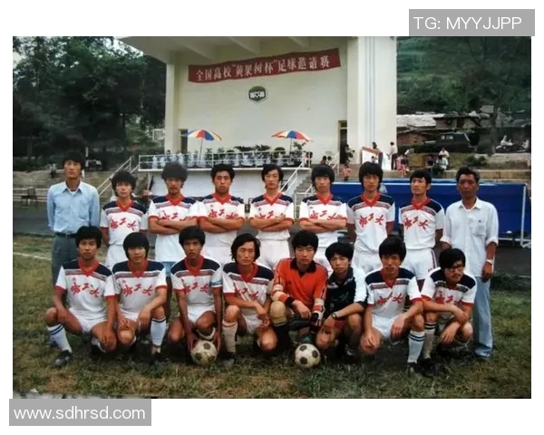 足球场上的青春记忆与那些闪耀球星的奋斗历程 足球场上的青春记忆与那些闪耀球星的奋斗历程